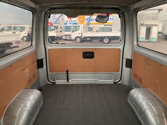 TOYOTA HIACE VAN 4WD 2021 Image 31