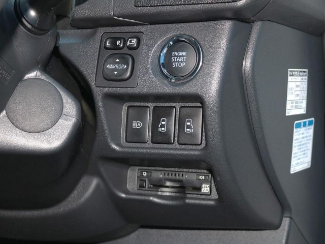 TOYOTA HIACE VAN 4WD 2022 Image 31