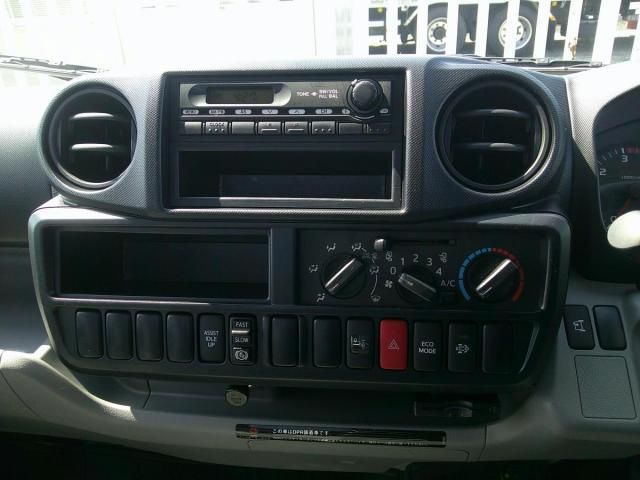 HINO DUTRO 2015 Image 31