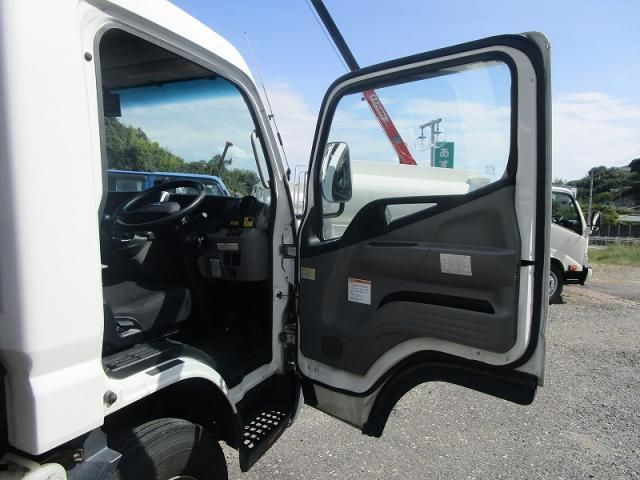 MITSUBISHI CANTER 2018 Image 31