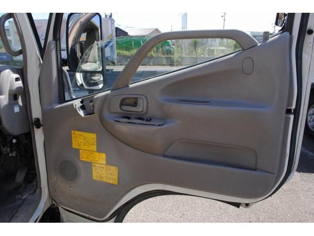 HINO DUTRO 2010 Image 31