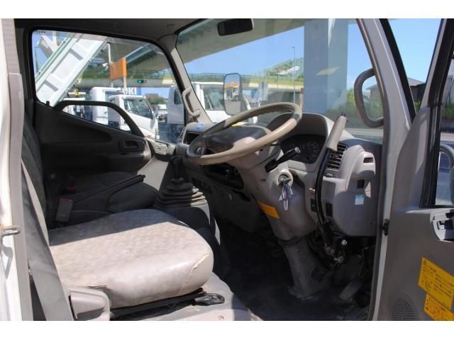 HINO DUTRO 2010 Image 31