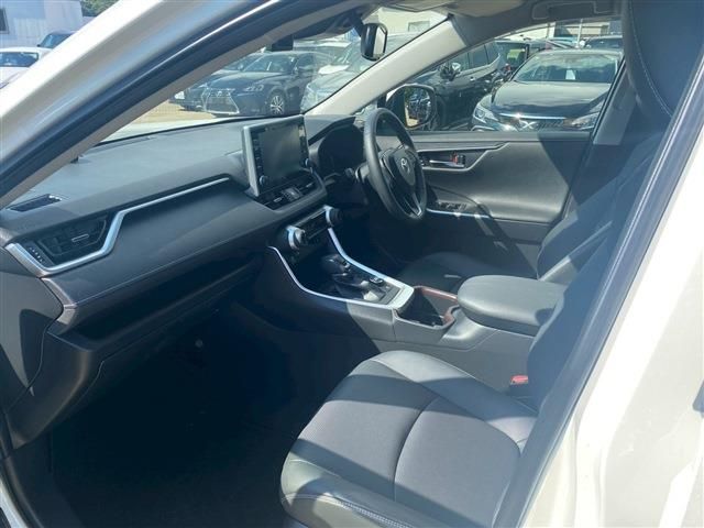 TOYOTA RAV4 HYBRID 4WD 2022 Image 31