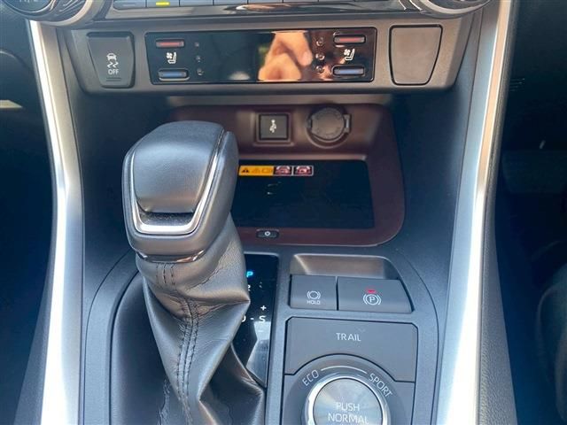 TOYOTA RAV4 HYBRID 4WD 2022 Image 31