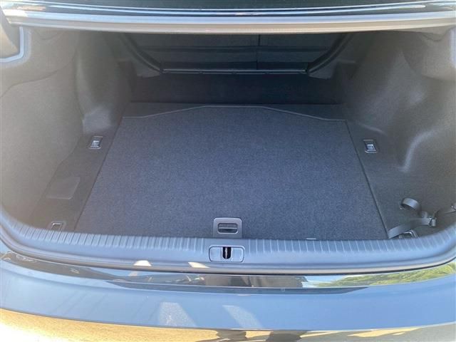 TOYOTA LEXUS RC300H 2023 Image 31