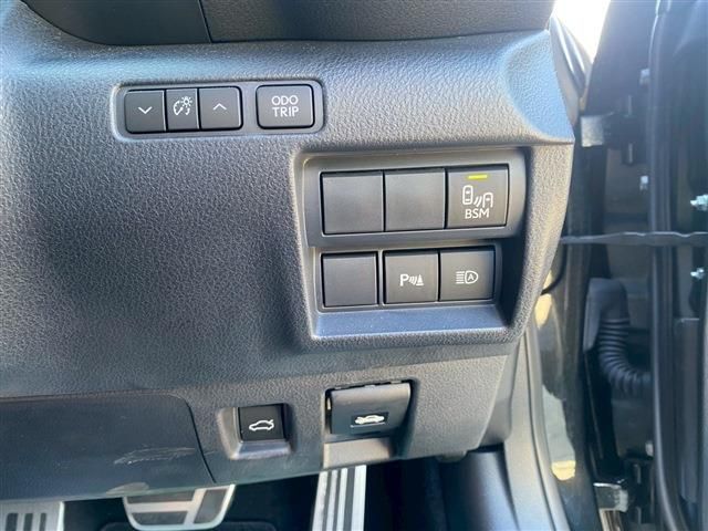 TOYOTA LEXUS RC300H 2023 Image 31