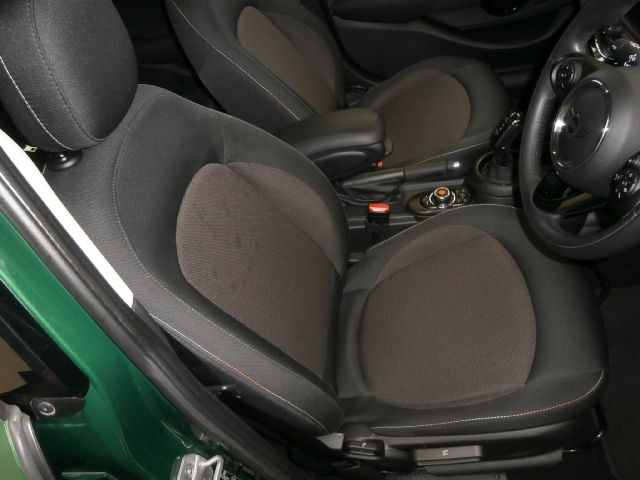 BMW MINI COOPER D 5DOOR 2020 Image 31