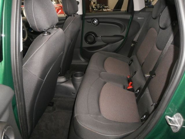 BMW MINI COOPER D 5DOOR 2020 Image 31