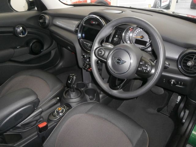 BMW MINI COOPER D 5DOOR 2020 Image 31