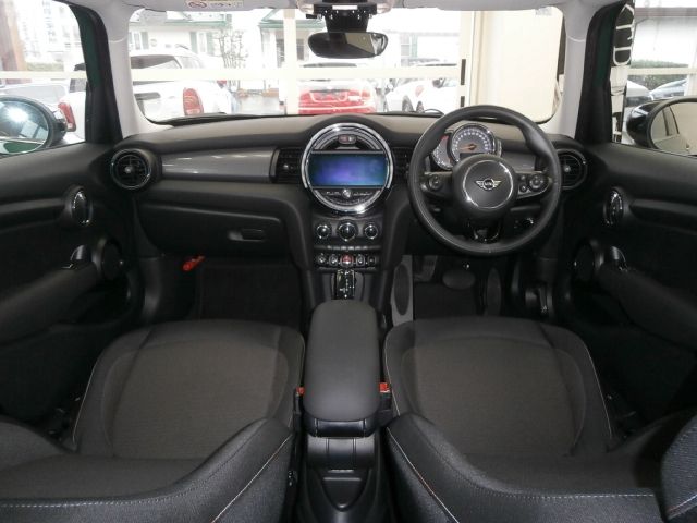 BMW MINI COOPER D 5DOOR 2020 Image 31