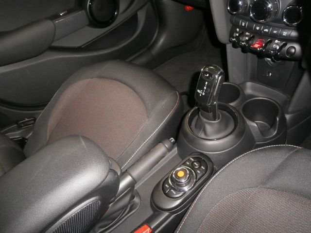 BMW MINI COOPER D 5DOOR 2020 Image 31