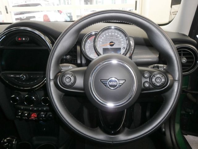 BMW MINI COOPER D 5DOOR 2020 Image 31