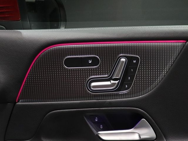 MERCEDES BENZ GLB 2022 Image 31