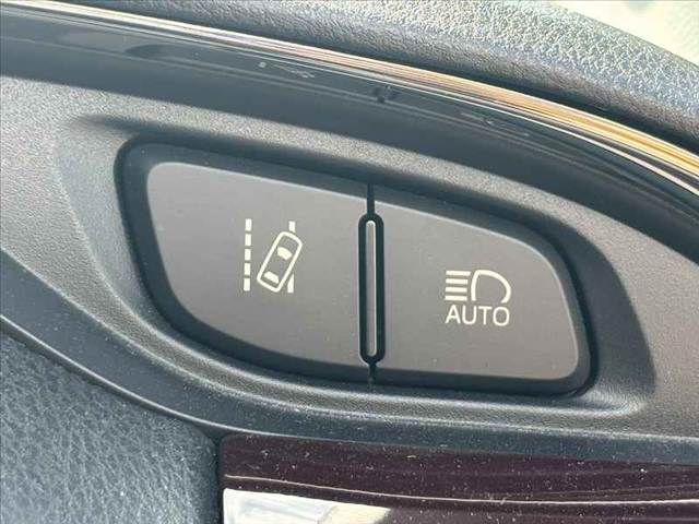 TOYOTA VITZ 2017 Image 31