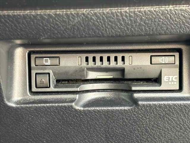 TOYOTA VITZ 2017 Image 31