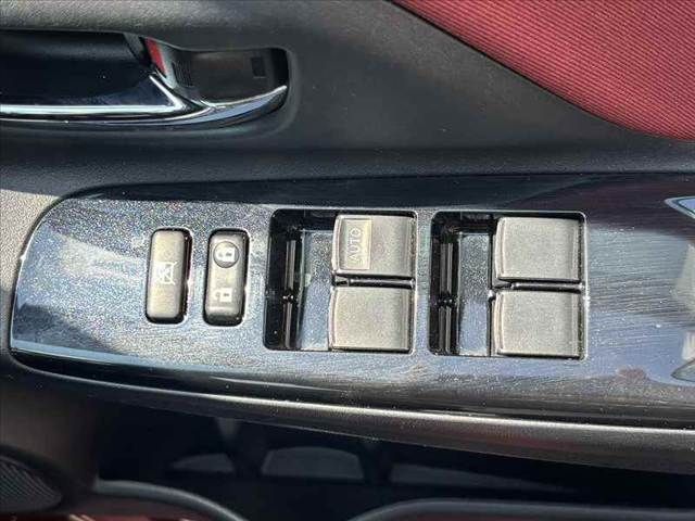 TOYOTA VITZ 2017 Image 31