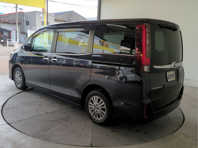 TOYOTA ESQUIRE 2015 Image 31