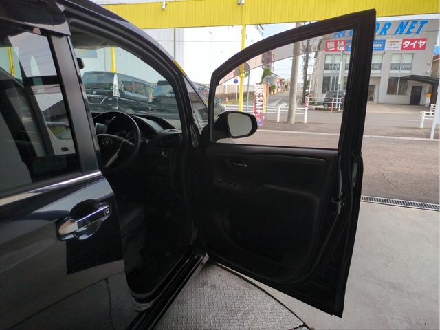 TOYOTA ESQUIRE 2015 Image 31