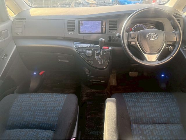 TOYOTA ISIS 2014 Image 31