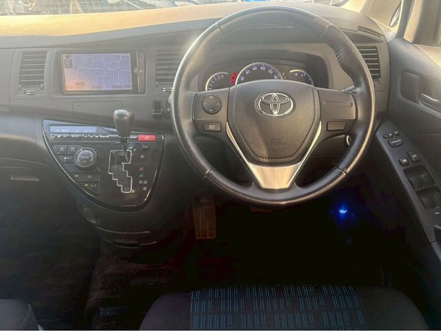 TOYOTA ISIS 2014 Image 31