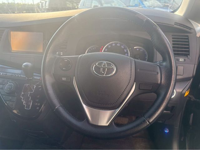 TOYOTA ISIS 2014 Image 31