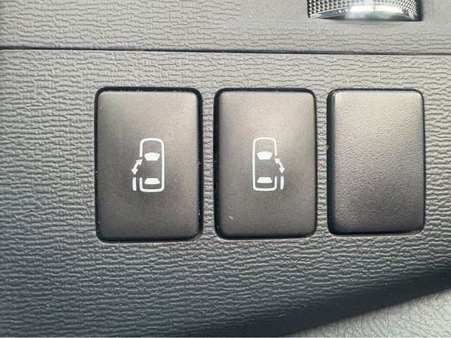 TOYOTA ISIS 2014 Image 31