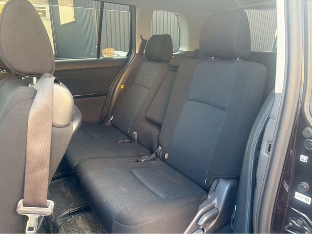 TOYOTA ISIS 2014 Image 31