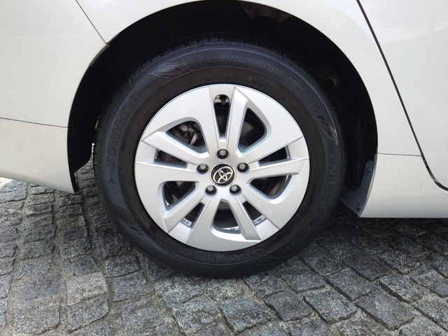 TOYOTA PRIUS 2018 Image 31