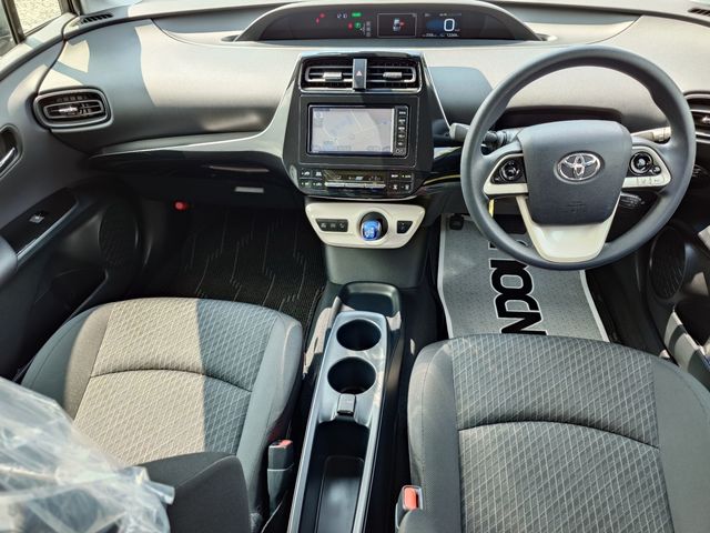 TOYOTA PRIUS 2018 Image 31