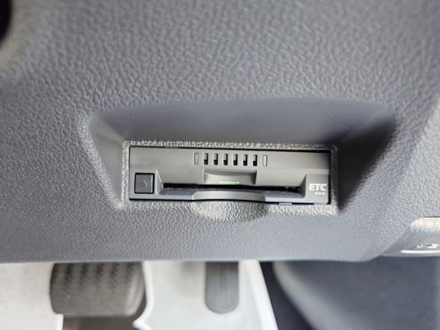 TOYOTA PRIUS 2018 Image 31