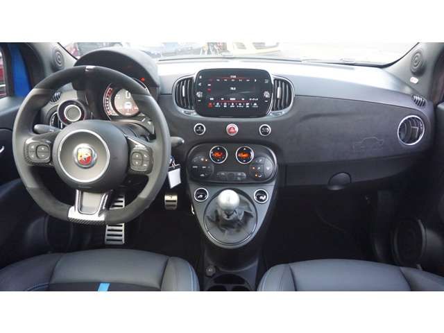 FIAT ABARTH 695 2023 Image 31