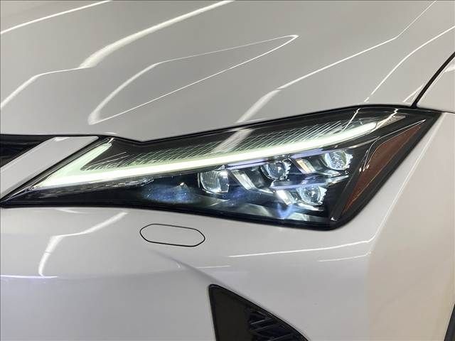 TOYOTA LEXUS UX250H 2018 Image 31