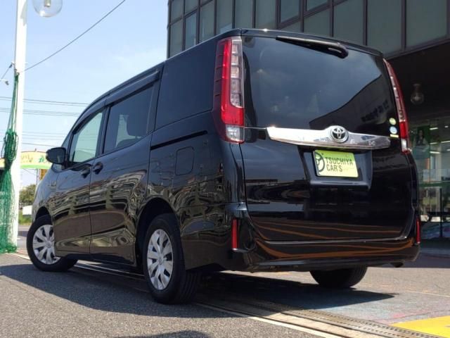 TOYOTA NOAH 2015 Image 31