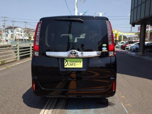 TOYOTA NOAH 2015 Image 31