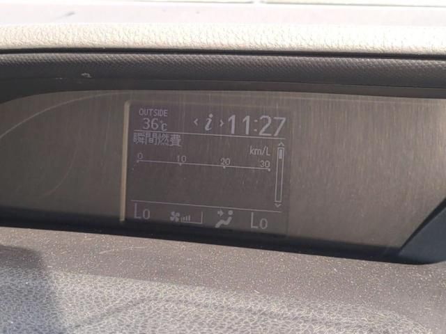 TOYOTA NOAH 2015 Image 31