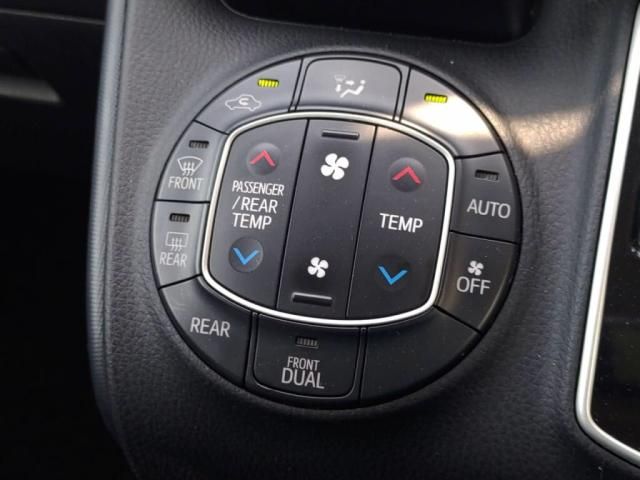 TOYOTA NOAH 2015 Image 31