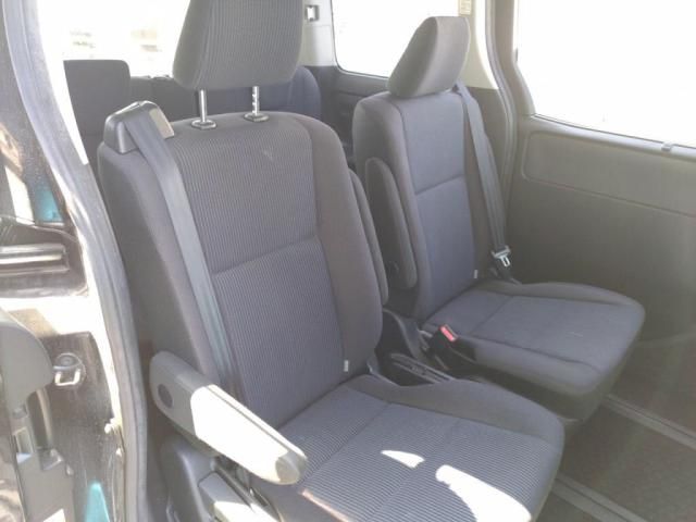 TOYOTA NOAH 2015 Image 31