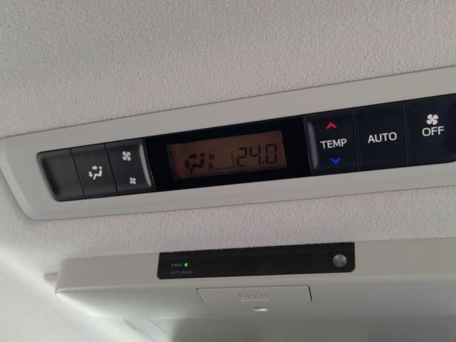 TOYOTA NOAH 2015 Image 31