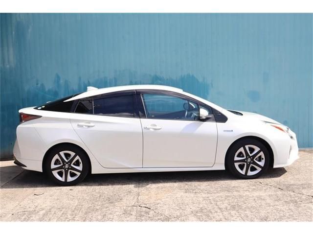 TOYOTA PRIUS 2016 Image 31