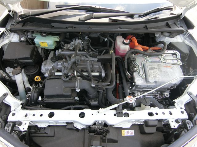 TOYOTA COROLLA FIELDER HYBR 2018 Image 31