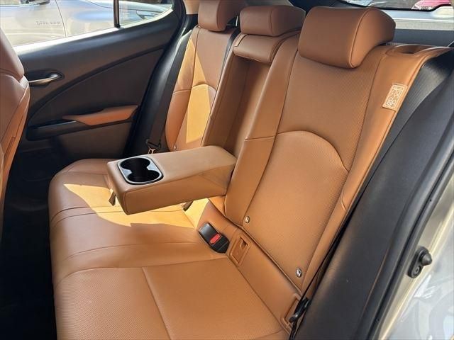 TOYOTA LEXUS UX250H 2020 Image 31