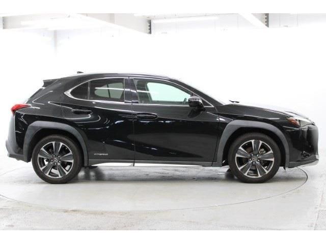 TOYOTA LEXUS UX250H 2018 Image 31