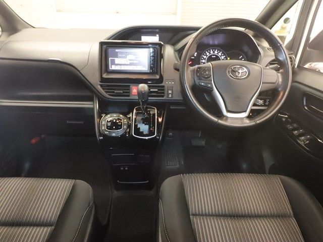 TOYOTA VOXY 2018 Image 31