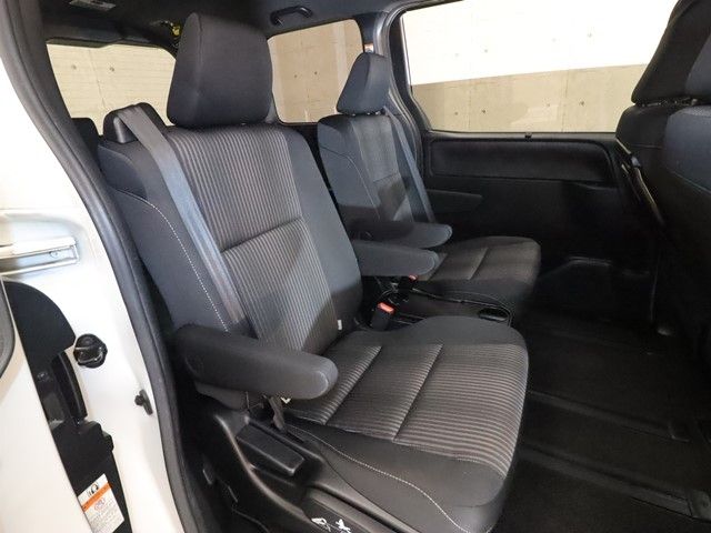 TOYOTA VOXY 2018 Image 31