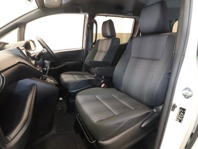 TOYOTA VOXY 2018 Image 31