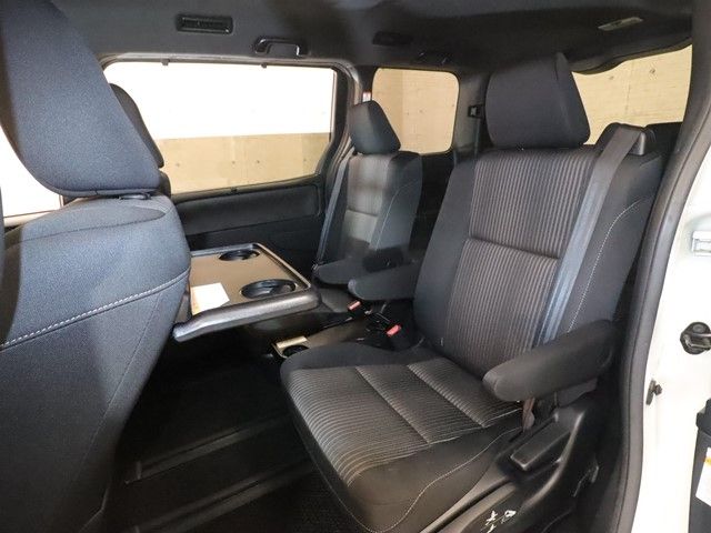 TOYOTA VOXY 2018 Image 31