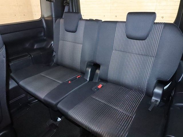 TOYOTA VOXY 2018 Image 31