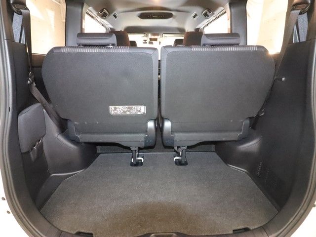 TOYOTA VOXY 2018 Image 31