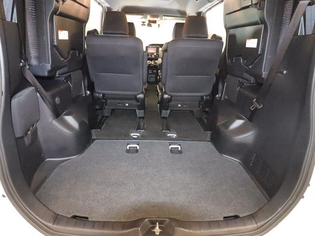 TOYOTA VOXY 2018 Image 31