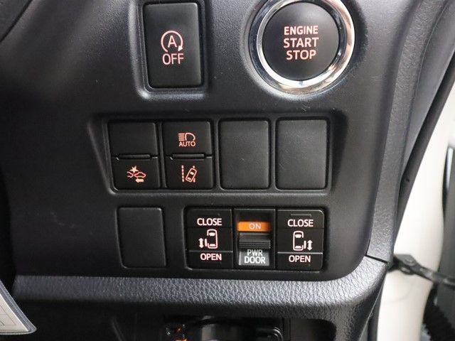 TOYOTA VOXY 2018 Image 31